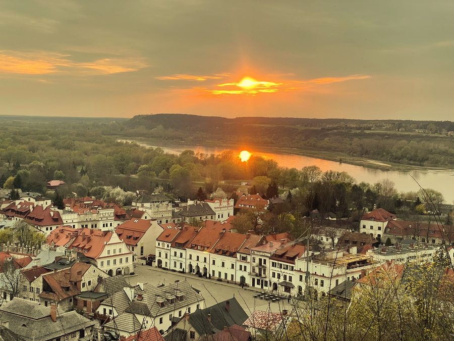 Kazimierz Dolny o zachodzie słońca